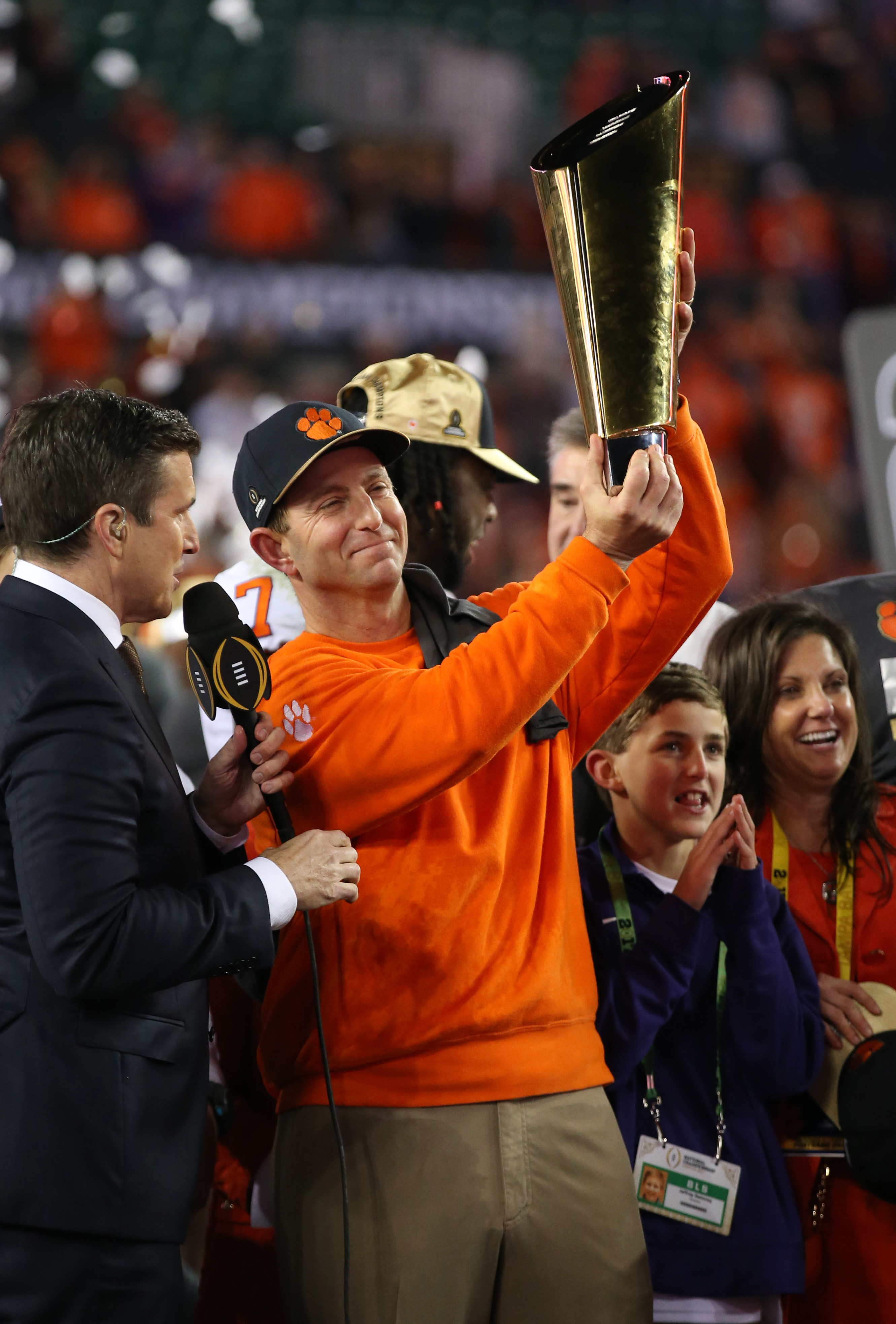 Dabo Wins Bear Bryant Award | wltx.com